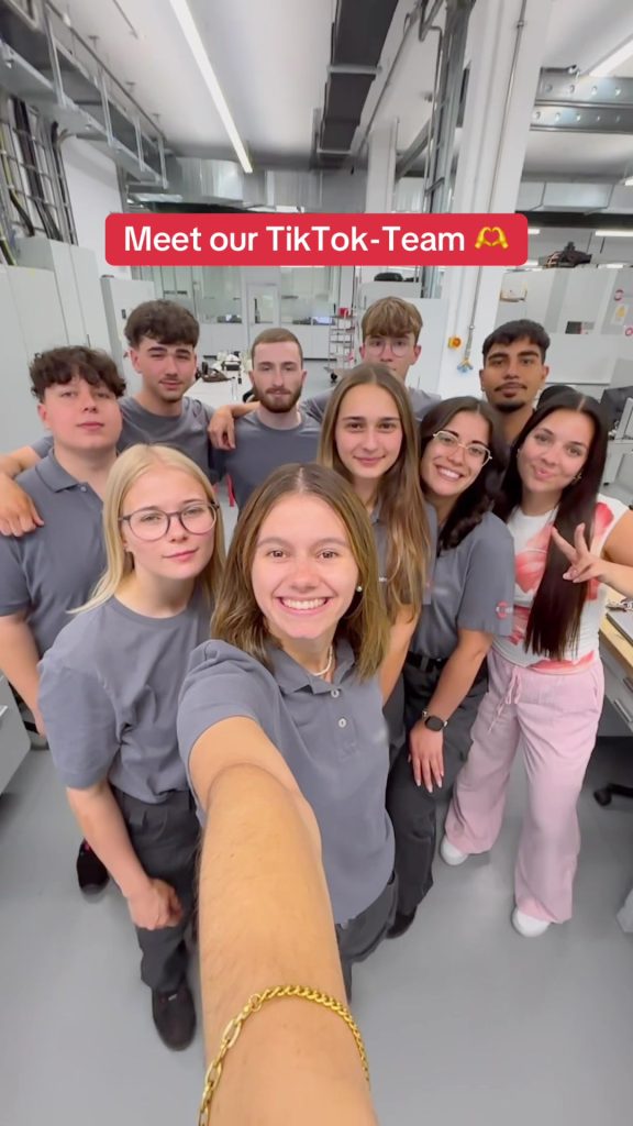 Eh bien, qui manquait au tournage de la vidéo ?